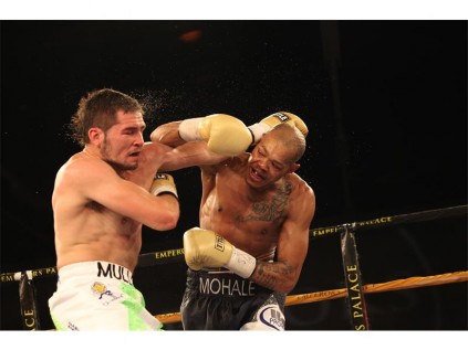 New SA light-heavyweight champion Johnny Muller stopped Tshepang Mohale in the eleventh round to reclaim the title he lost in 2011 when Mohale dethroned him back then.*Photo Debbie Yazbek by courtesy of Emperors Palace.