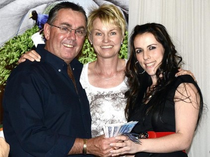 Receiving his prize in the Beat the Pro competition: Pierre Boutell with Caryn Louw and Angelique de Souza from Toshiba Formula 1.
