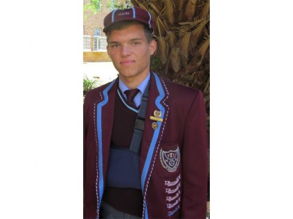 Jeandré Peach, 'n graad 11 leerder, het op 25 April aan die Strongest Link Library Reading Competition deelgeneem. Hy het die kompetisie gewen en weggestap met 'n prys ter waarde van R2 000. "Ons is trots op hom." - Hoërskool Alberton