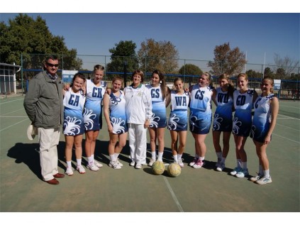 Mr. M Minnie (Headmaster), N Farqharson, M Payne, D de Castro, Mrs K Heystek (Coach), S McArdle, M Morris, C Bedser, K Nienaber, N de Jager and Y Ayres.