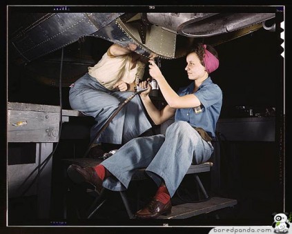 Women at work on bomber, Douglas Aircraft Company, Long Beach Calif. 1942 Oct. photographer: Palmer, Alfred T.