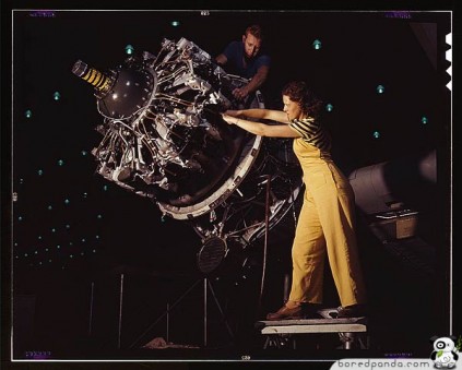 Women are trained to do precise and vital engine installation detail in Douglas Aircraft Company plants, Long Beach, Calif. 1942 Oct. photographer: Palmer, Alfred T.