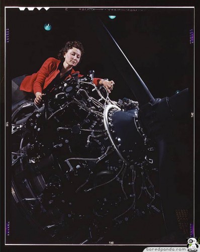 Woman at work on motor, Douglas Aircraft Company, Long Beach, Calif. 1942 Oct. photographer: Palmer, Alfred T.