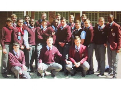 GELUK: "Geluk aan ons rugbyspan wat deurgedring het tot die eindstryd. Ongelukkig het hulle net-net 10 - 8 verloor. Uit die span is sewe spelers vir die Roodepoort uitnodiging span gekies." -Hoërskool Alberton.