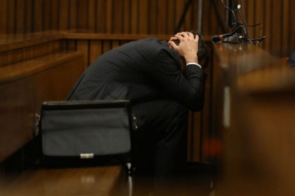 Oscar Pistorius is seen crying. Photo: The Citizen