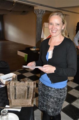 Ilse Gey von Pittius organises the Pongracz raffle.