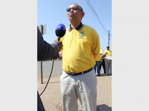 GET RID OF CORRUPTION: COPE spokesperson Dennis Bloem at the handover of a memorandum to Thokoza Police. Photo: Langa Mangali.