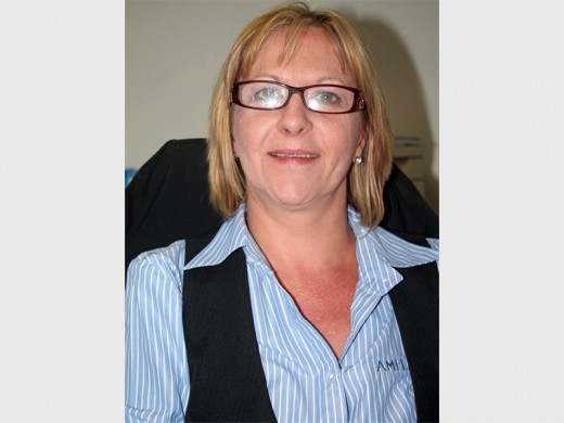 KOURIERDIENSTE: Fiona Hancox (46), ’n rekenmeester by die Alberton Renault en Hyundai-tak, het gesê die maatskappy maak meestal van kourier- en e-posdienste gebruik. “Ons het wel ’n posbus by die poskantoor vir rekeninge en state wat afgelewer word, maar ons gebruik dit nie om items te versend nie.”