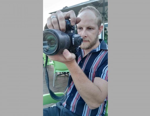 AGTER DIE KAMERA: Jacques van der Linden, 'n amateur fotograaf, hou graag daarvan om in sy vrye tyd foto's te neem.