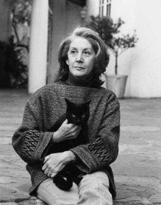 Nadine Gordimer Holding Cat  Image by © William Campbell/Sygma/Corbis
