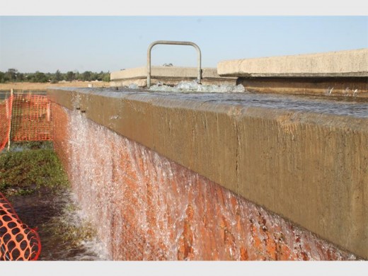 WATERFONTEIN: Die skoon drinkwater wat uit Rand Water se waterklep vloei.