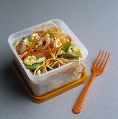 Egg noodles with vegetables & cashews in food storage box