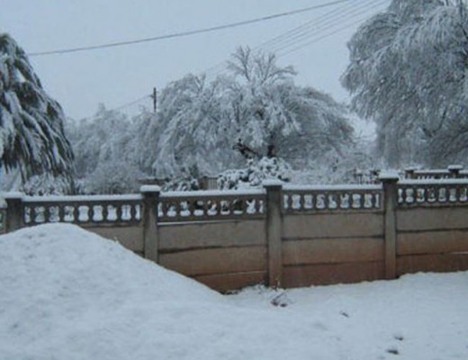 _62109187_02_snowinvaaljpg