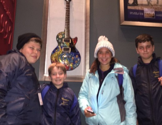 TE LEKKER: Jeandri saam met haar maats in 'The Hard Café'.