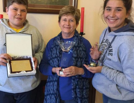 SANG: Jason Putter en Jeandri Wilson saam met hul koorafrigter, Ida Strydom.