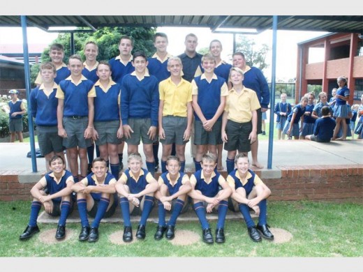 LIGAWENNERS: Die eerste rugbyspan van Laerskool President Steyn is onlangs as die ligawenners aangewys, nadat hulle Laerskool Randhart, Laerskool Orion en Fairlands gewen het. Die span het ook onder die top vier spanne by die Goue Leeus-rugbyliga geëindig. Saam met hulle op die foto is JP Brummer (afrigter).