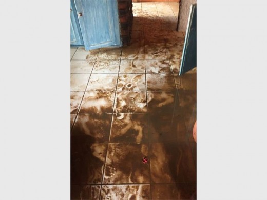 IN DIE HUIS: Dit is hoe een van die inwoners se huis binne lyk.