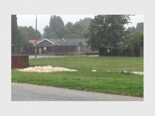 VLOEDE: Dit is hoe die water oorstroom het.